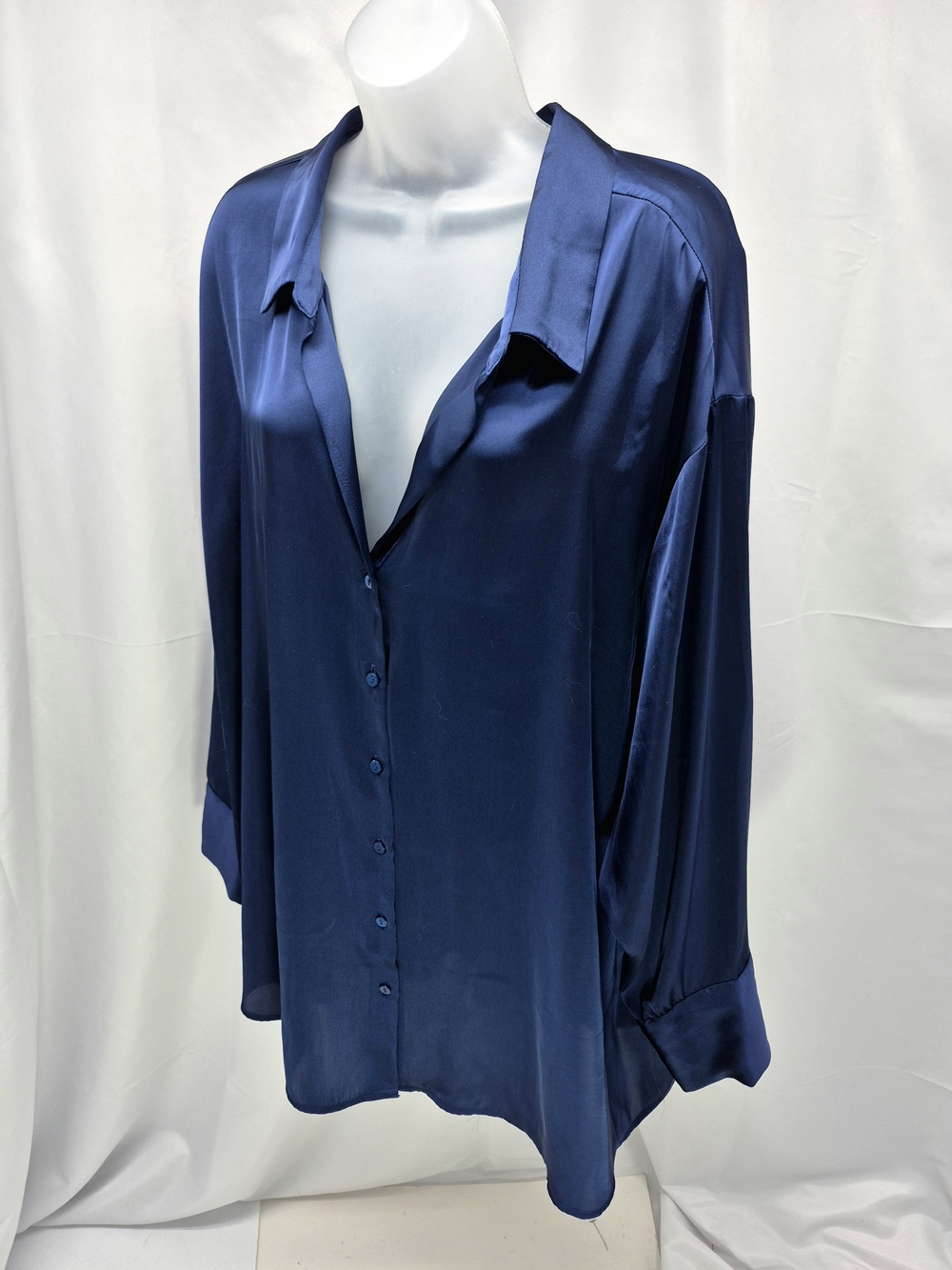 NWOT Torrid Size 5 Navy Blue Satin Silky Long Sleeve Button Down Blouse Luxury